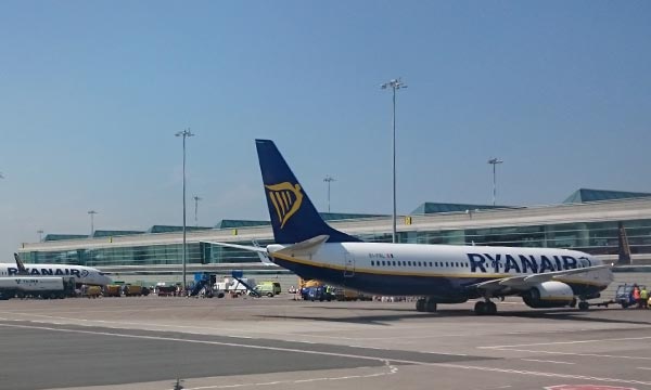 Ryanair maintient ses prvisions malgr une baisse de son bnfice de 8% au 3e trimestre